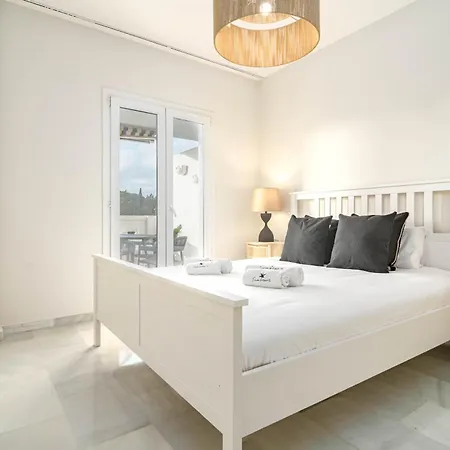 Front In Puerto Banus ماربيا